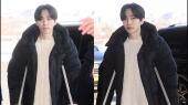 李俊昊脚打石膏、拄著拐杖出国，引粉丝担忧！JYP娱乐：「韧带撕裂，正在治疗中」